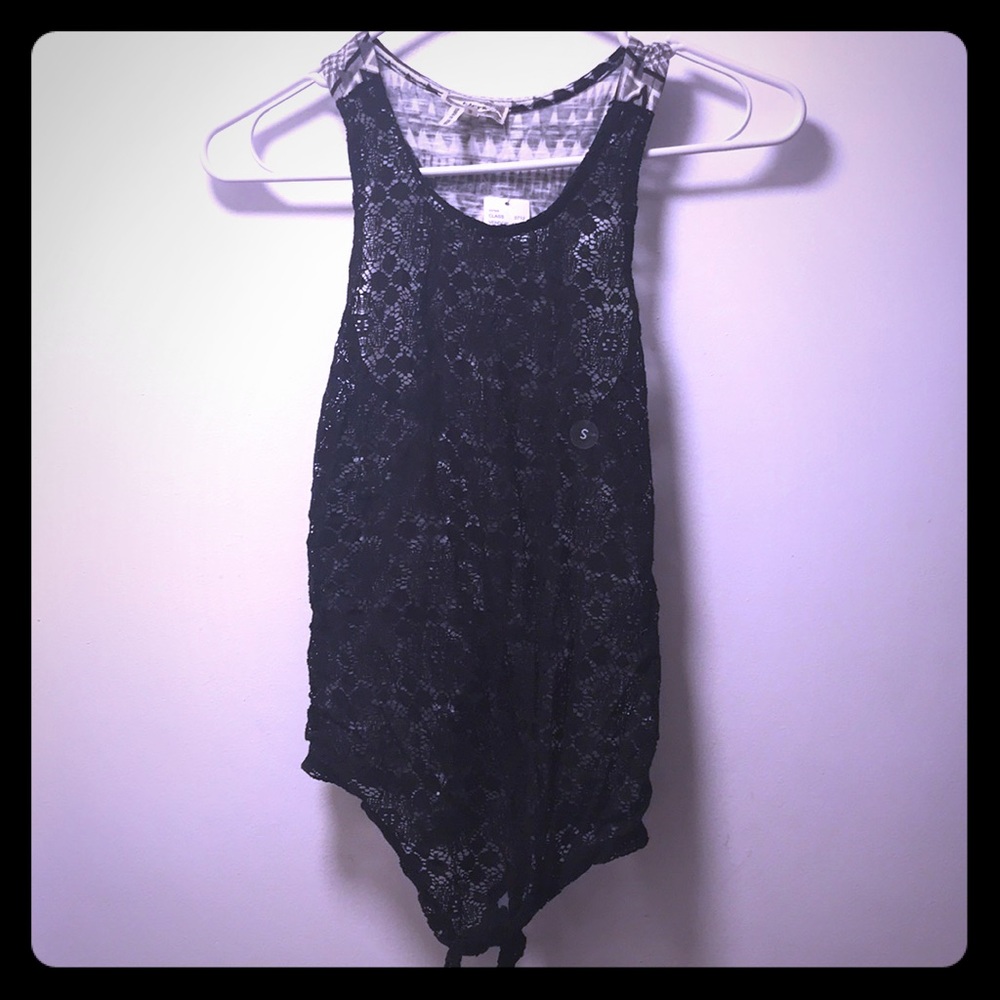 Black & White Lace Tribal Print Tank Size Small